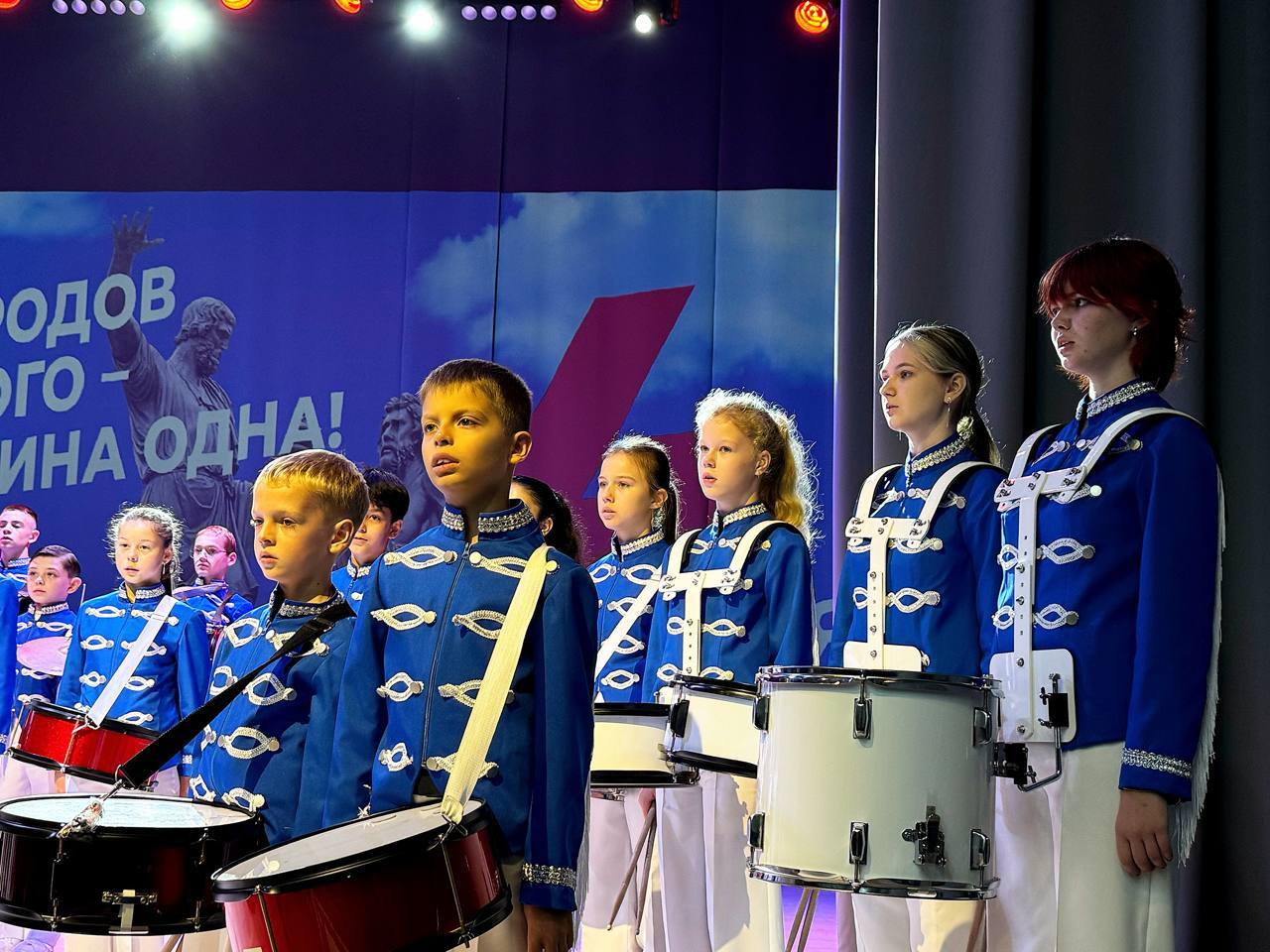 Праздничный концерт в Черноморском РДК ко Дню народного единства! Праздничный концерт в Черноморском РДК ко Дню народного единства!