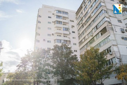 Обновляем дома. Фонд содействия капитальному ремонту обновляет фасады домов на проспекте Генерала Острякова