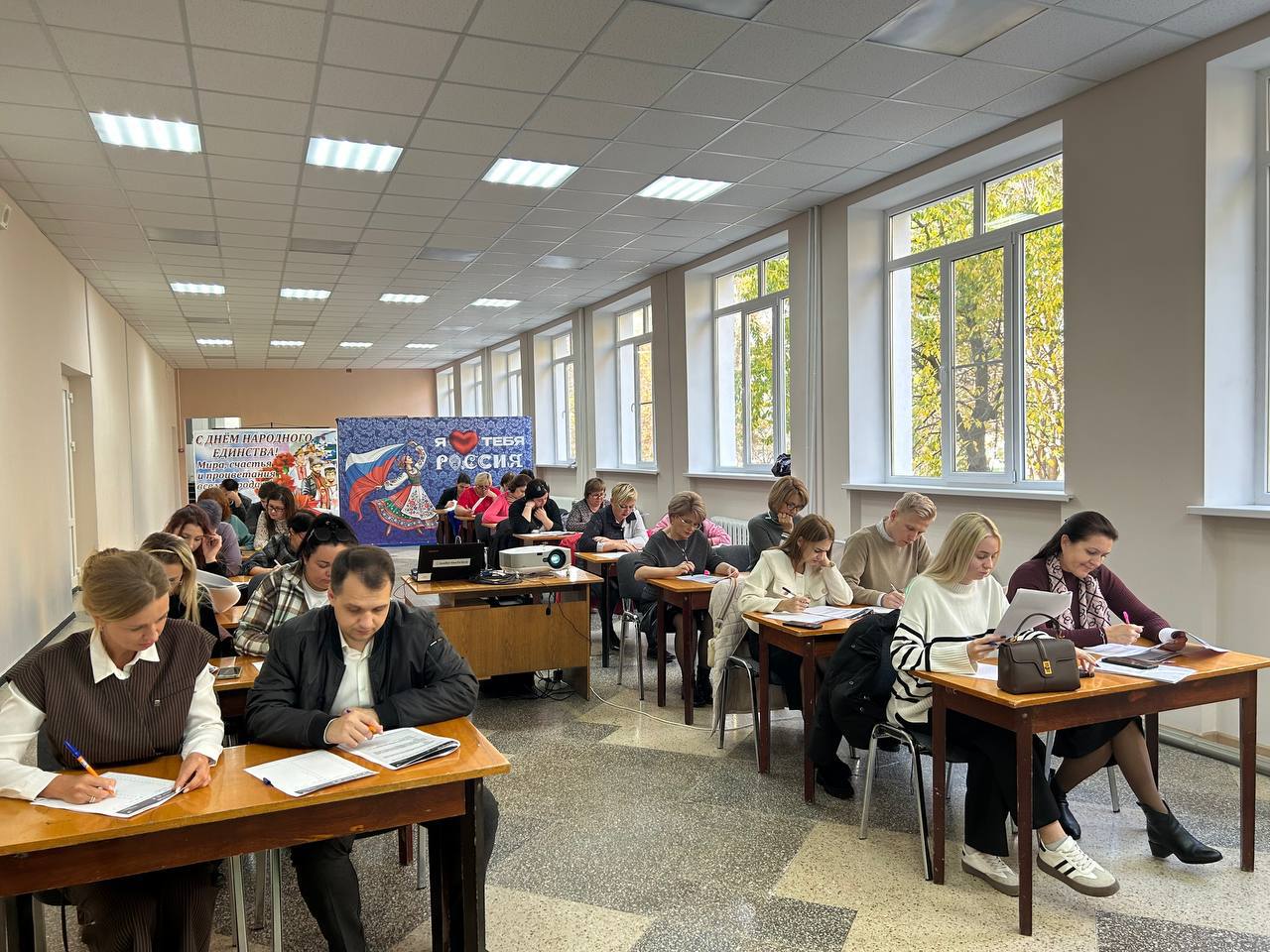 Антон Кравец: Заместитель председателя районного совета Ирина Швайко и сотрудники администрации приняли участие в десятой юбилейной всероссийской просветительской акции «Большой этнографический диктант» Антон Кравец: Заместитель председателя районного совета Ирина Швайко и сотрудники администрации приняли участие в десятой юбилейной всероссийской просветительской акции «Большой этнографический диктант»