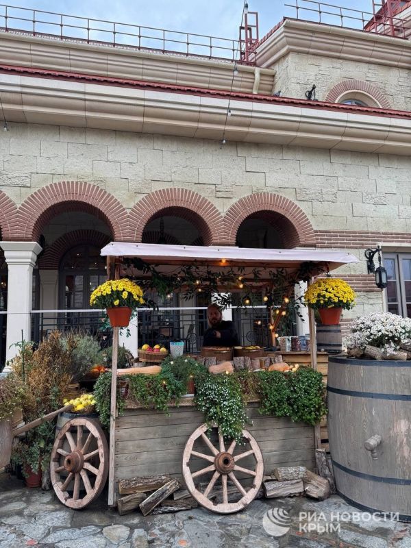 Осенняя атмосфера в Новом Херсонесе