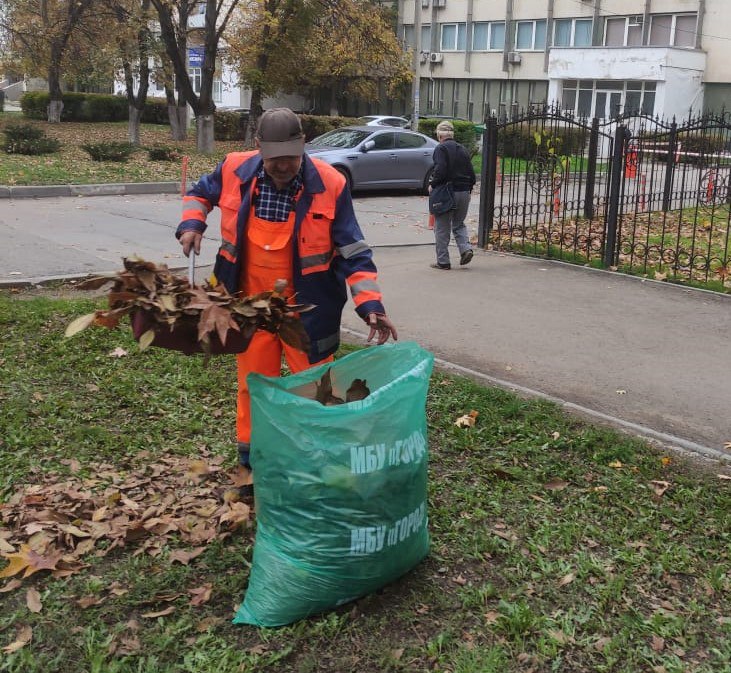 Сотрудники МБУ «Город» неустанно трудятся, чтобы наш Симферополь оставался чистым и уютным! Сотрудники МБУ «Город» неустанно трудятся, чтобы наш Симферополь оставался чистым и уютным!