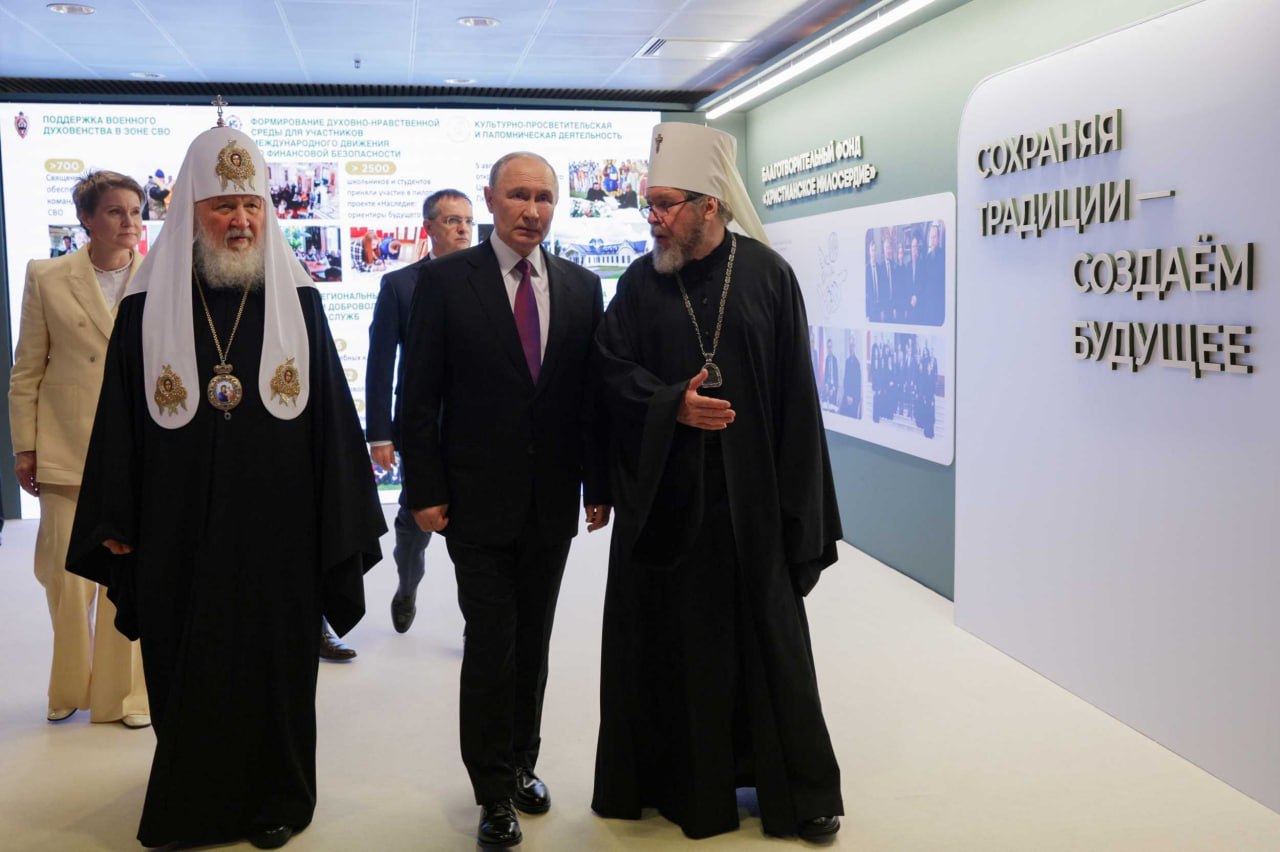 Путин посетил выставку «Великая Победа. Россия — моя история» в московском Манеже