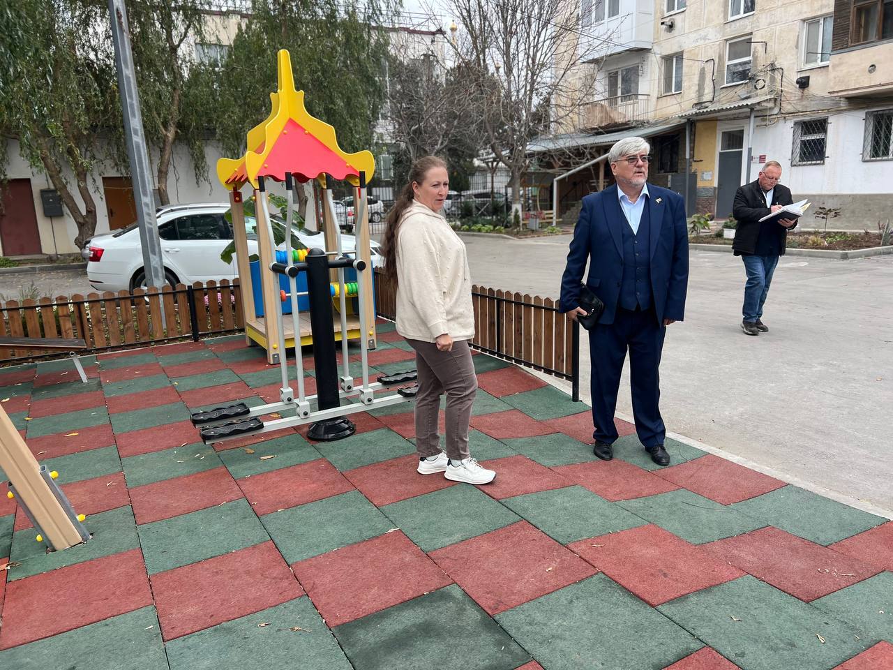 «Благоустроенные дворы и общественные территории – это не только красиво, но, в первую очередь, комфортно для жителей. Внимательно осмотрели все территории и определили перечень вопросов, которые необходимо доработать», –... «Благоустроенные дворы и общественные территории – это не только красиво, но, в первую очередь, комфортно для жителей. Внимательно осмотрели все территории и определили перечень вопросов, которые необходимо доработать», –...