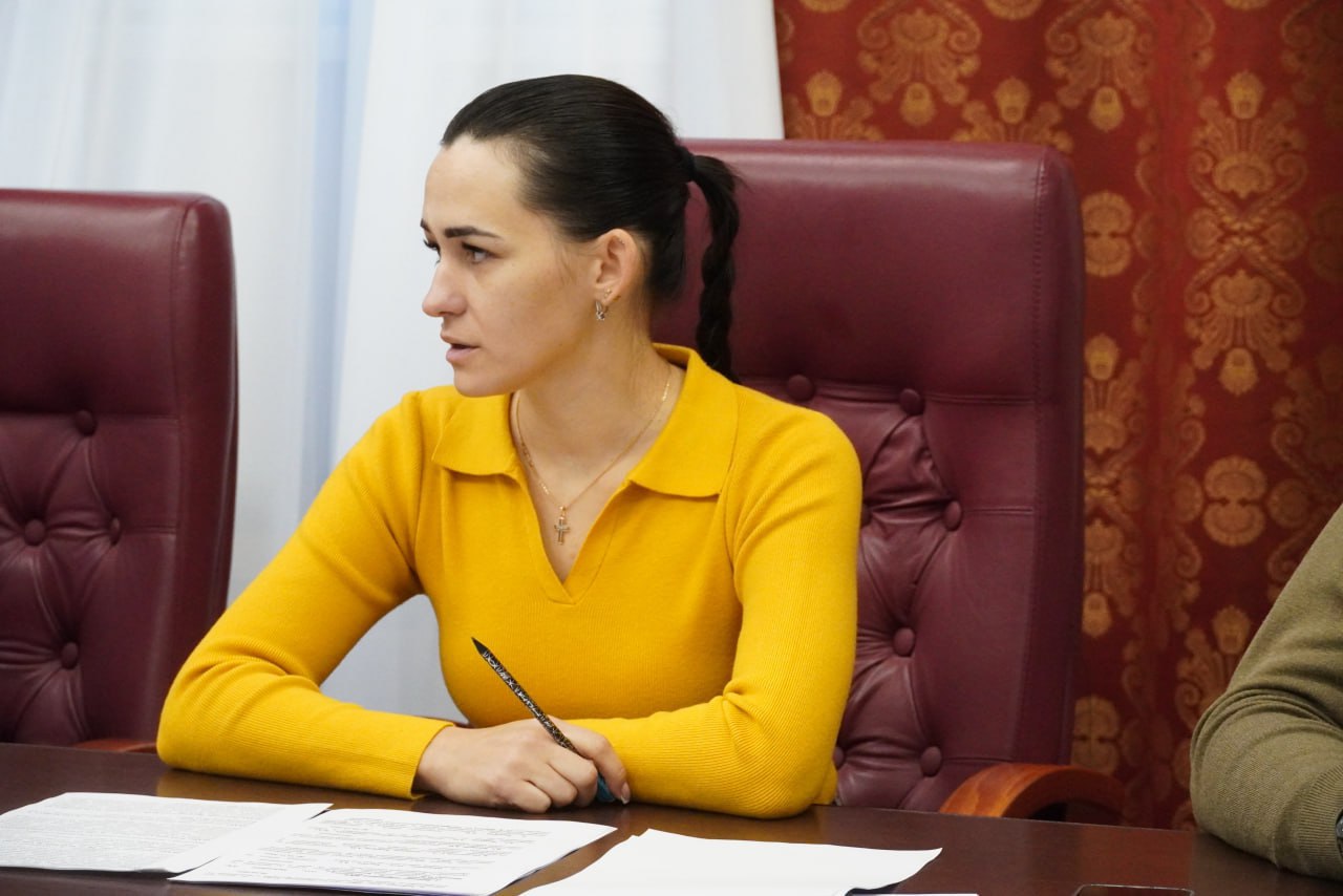 Глава администрации Керчи Олег Каторгин провел аппаратное совещание с заместителями, руководителями структурных подразделений администрации, на котором уделили внимание исполнительской дисциплине, обсудили выполнение... Глава администрации Керчи Олег Каторгин провел аппаратное совещание с заместителями, руководителями структурных подразделений администрации, на котором уделили внимание исполнительской дисциплине, обсудили выполнение...