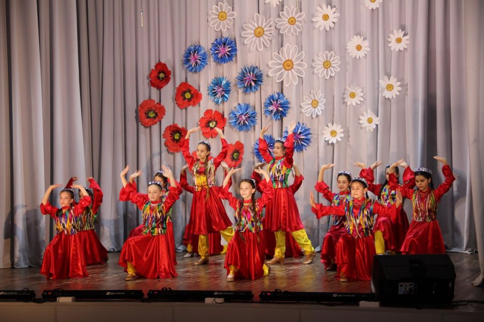 В судакском городском ДК «Долина Роз» прошёл торжественный концерт "Единая Россия - единая семья" В судакском городском ДК «Долина Роз» прошёл торжественный концерт "Единая Россия - единая семья"