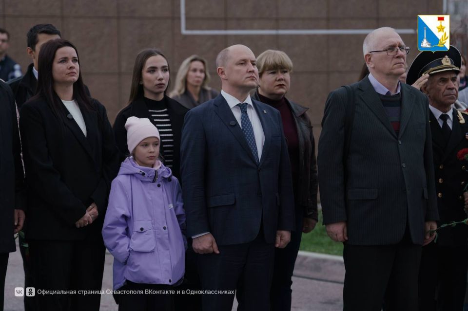 Михаил Развожаев открыл мемориальную доску Герою России Никите Мечтанову Михаил Развожаев открыл мемориальную доску Герою России Никите Мечтанову