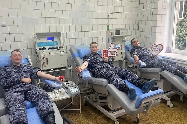 Ялта. Военнослужащие одного из подразделений Южного округа Росгвардии приняли участие в донорской акции «Судьба и Родина едины» и пополнили банк крови Ялта. Военнослужащие одного из подразделений Южного округа Росгвардии приняли участие в донорской акции «Судьба и Родина едины» и пополнили банк крови