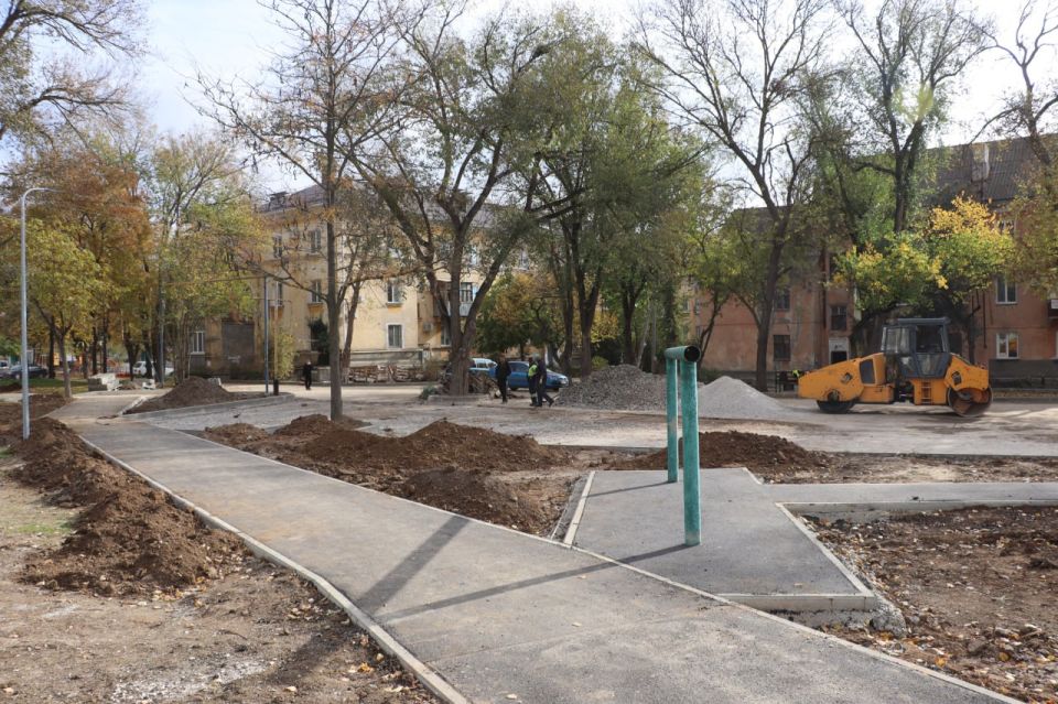 Новые игровые элементы устанавливают во дворе по ул. Славы, 25/12, 23, 21, Фестивальной, 2, 6, Всесоюзной, 10, в рамках благоустройства территории Новые игровые элементы устанавливают во дворе по ул. Славы, 25/12, 23, 21, Фестивальной, 2, 6, Всесоюзной, 10, в рамках благоустройства территории