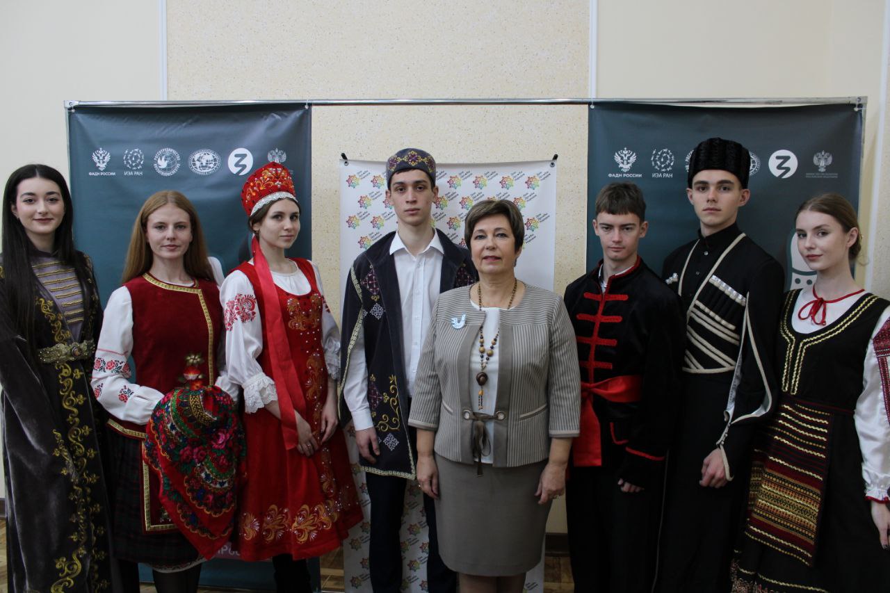 В Доме дружбы народов очно прошла международная просветительская акция «Большой этнографический диктант» В Доме дружбы народов очно прошла международная просветительская акция «Большой этнографический диктант»