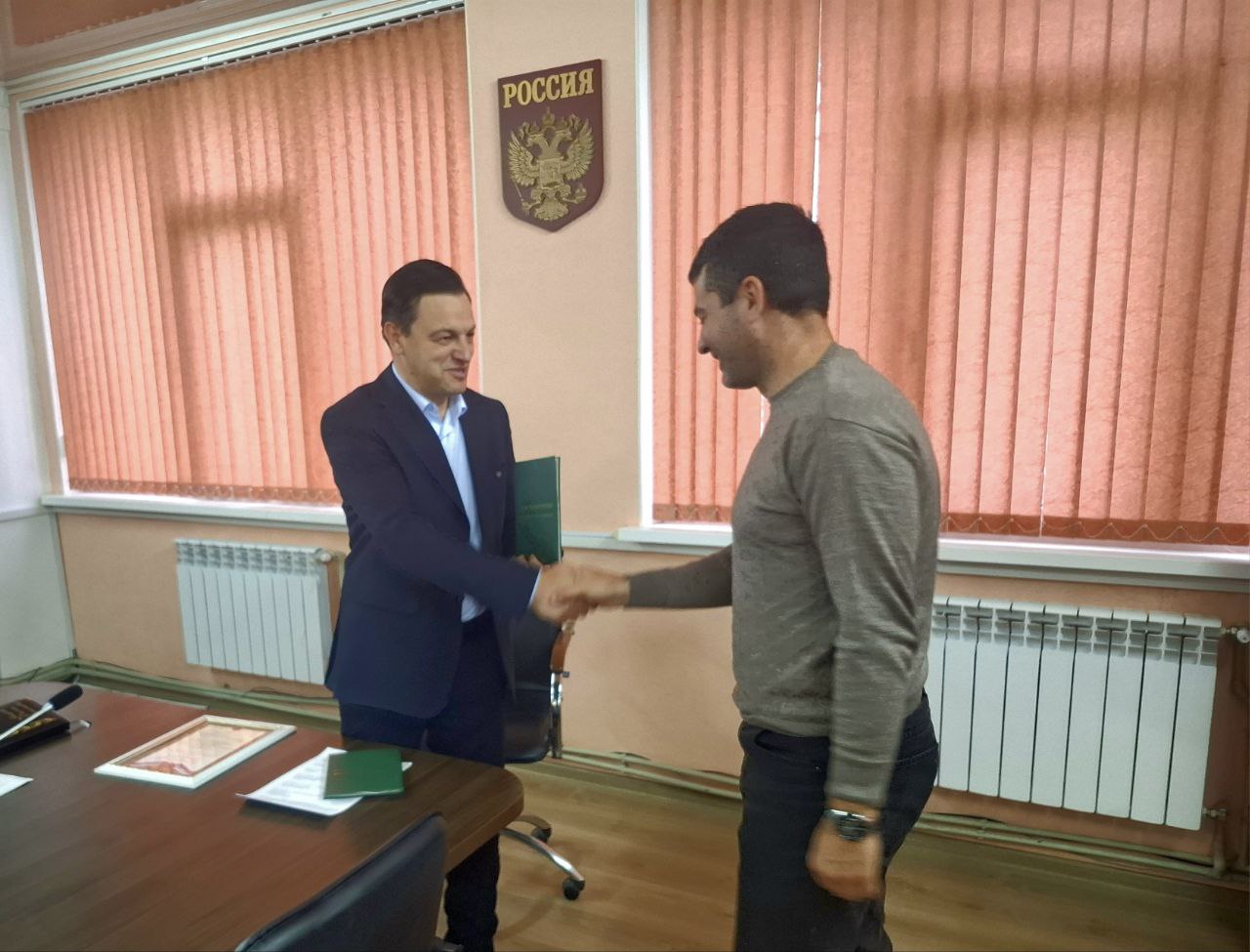 В Госкомнаце Крыма сотрудникам были вручены Благодарности за добросовестное выполнение служебных обязанностей и высокий профессионализм В Госкомнаце Крыма сотрудникам были вручены Благодарности за добросовестное выполнение служебных обязанностей и высокий профессионализм