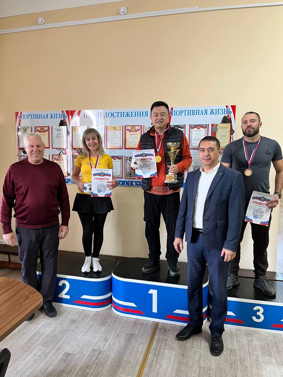 В Симферополе состоялся турнир по настольному теннису среди национально-культурных автономий В Симферополе состоялся турнир по настольному теннису среди национально-культурных автономий