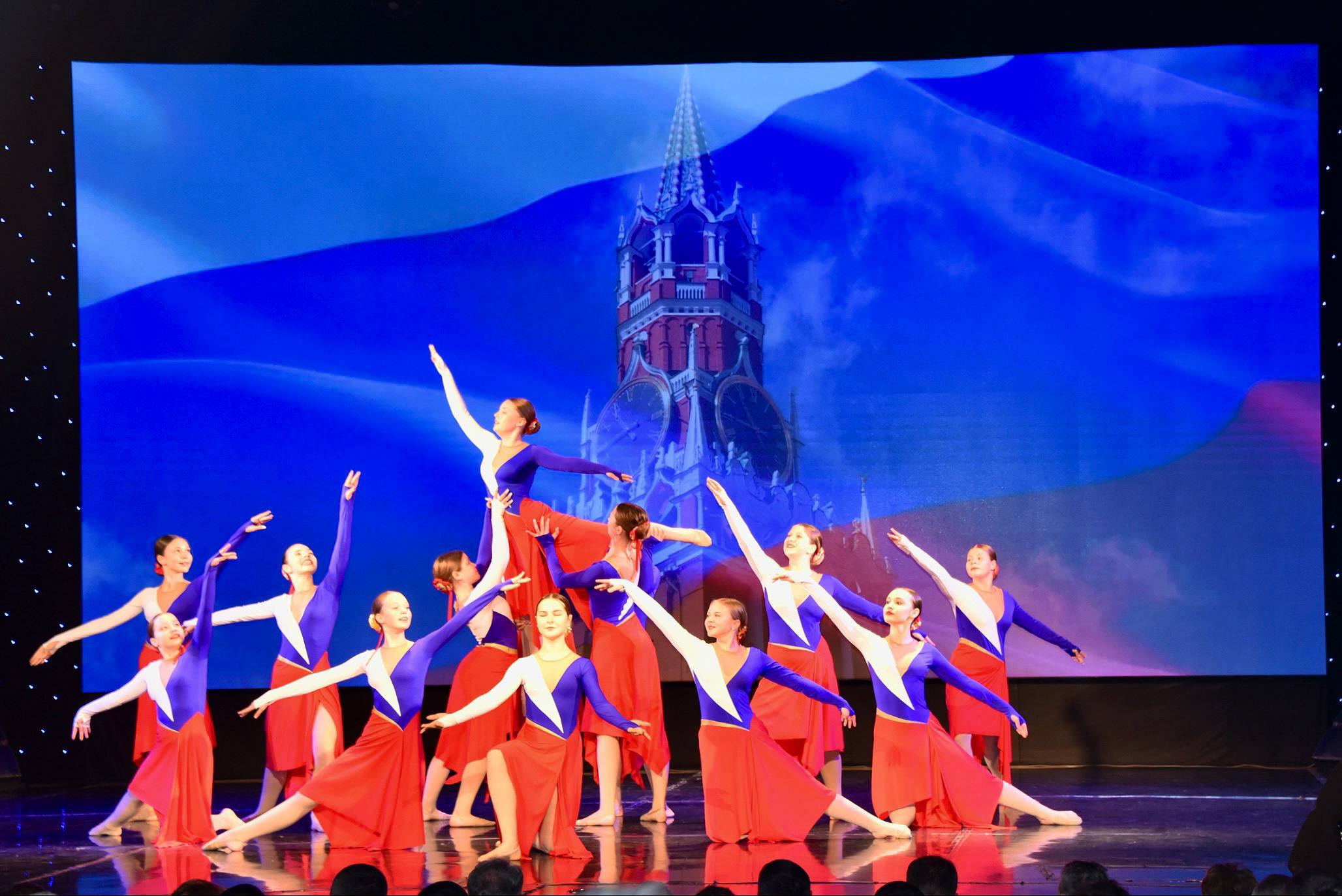 Владимир Немцев: В СЦКИ поздравил трудовой коллектив предприятия «Севэлектроавтотранс им. А.С. Круподёрова» с 75-летием предприятия Владимир Немцев: В СЦКИ поздравил трудовой коллектив предприятия «Севэлектроавтотранс им. А.С. Круподёрова» с 75-летием предприятия