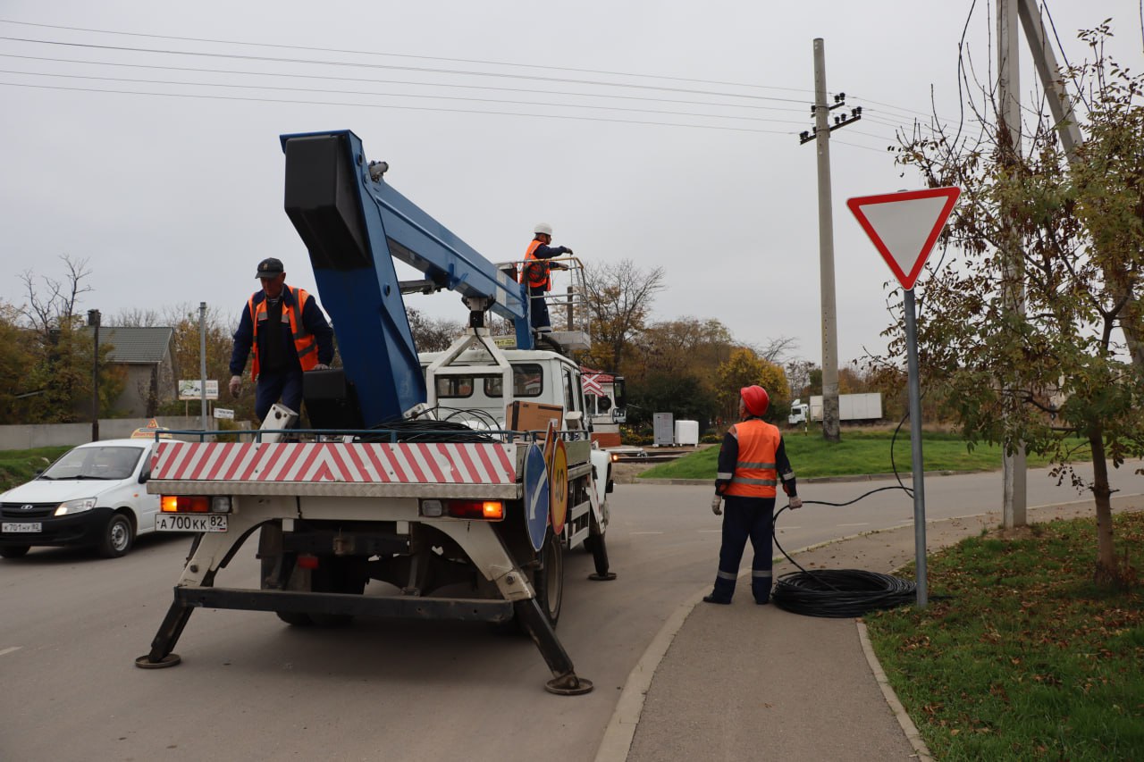 В Керчи продолжаются работы по устройству новых линий наружного освещения В Керчи продолжаются работы по устройству новых линий наружного освещения