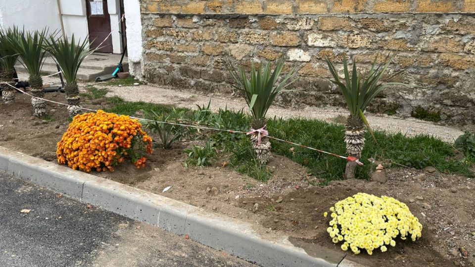 Антон Кравец: Провел мониторинг хода работ на придомовой территории в с.Ивановка по адресам: ул.Ленина 38, ул.Ленина 39 и ул.Ленина 40. Общая сумма мероприятий составляет около 4,6 млн.руб Антон Кравец: Провел мониторинг хода работ на придомовой территории в с.Ивановка по адресам: ул.Ленина 38, ул.Ленина 39 и ул.Ленина 40. Общая сумма мероприятий составляет около 4,6 млн.руб