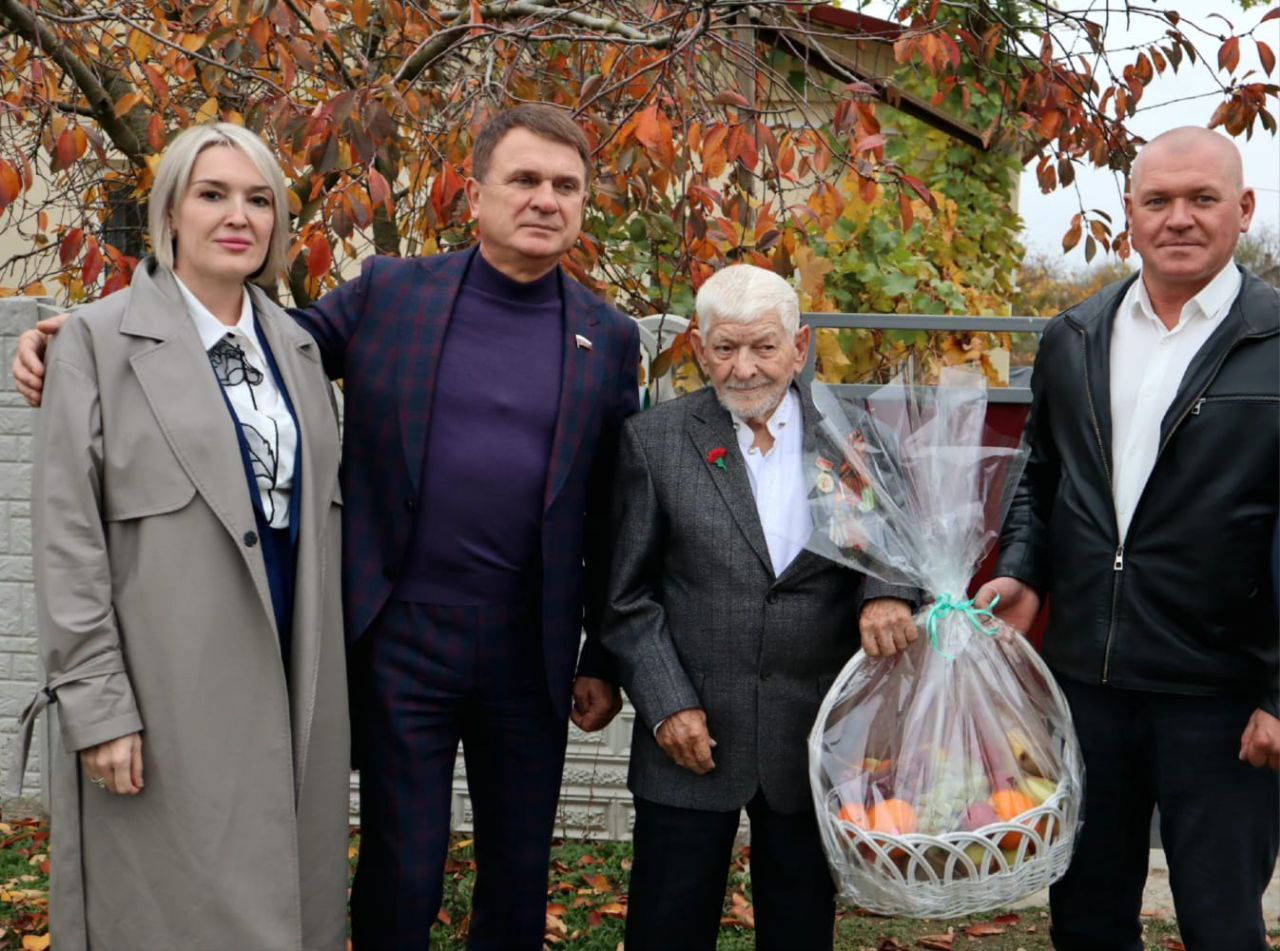 Инна Федоренко: Сегодня провела рабочую выездную встречу с депутатом Государственной Думы Леонидом Ивановичем Бабашовым в селе Луганское Инна Федоренко: Сегодня провела рабочую выездную встречу с депутатом Государственной Думы Леонидом Ивановичем Бабашовым в селе Луганское