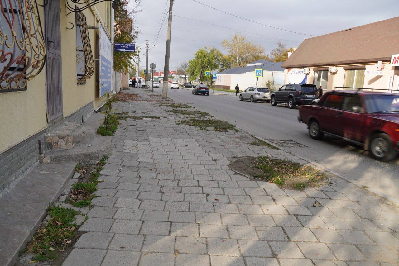 Глава администрации Керчи Олег Каторгин дал поручение специалистам Службы городского хозяйства провести временные восстановительные работы пешеходных зон вдоль улицы Шлагбаумской Глава администрации Керчи Олег Каторгин дал поручение специалистам Службы городского хозяйства провести временные восстановительные работы пешеходных зон вдоль улицы Шлагбаумской