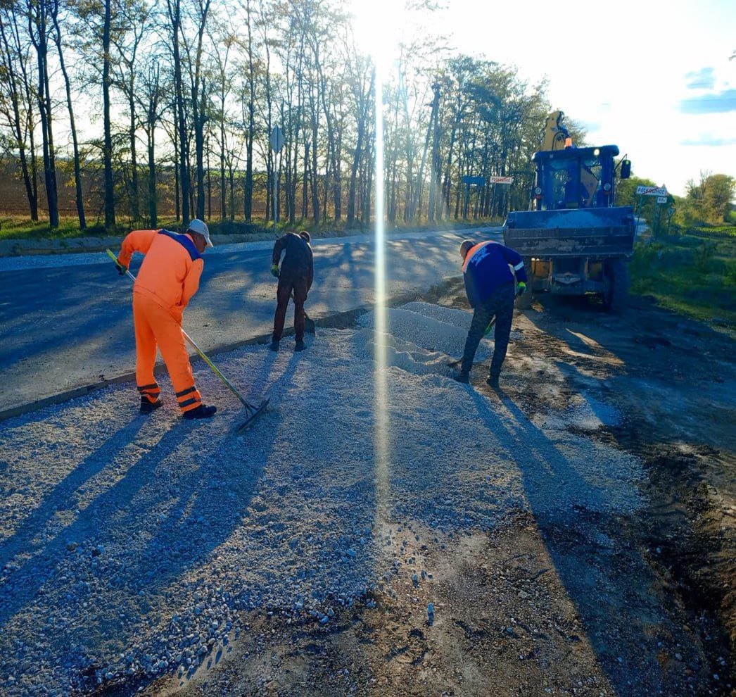 В Крыму благодаря национальному проекту «Инфраструктура для жизни» завершается ремонт автодороги Днепровка – Роскошное протяженностью более 15 км