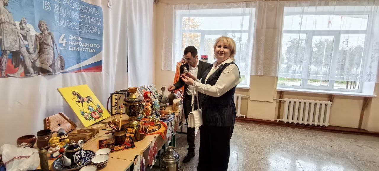 "Народов много - страна одна!" - под таким лозунгом проходит с 1 по 8 ноября 2025 года юбилейная X Всероссийская просветительская акция "Большой этнографический диктант", в котором Сакский район принимает активное участие "Народов много - страна одна!" - под таким лозунгом проходит с 1 по 8 ноября 2025 года юбилейная X Всероссийская просветительская акция "Большой этнографический диктант", в котором Сакский район принимает активное участие