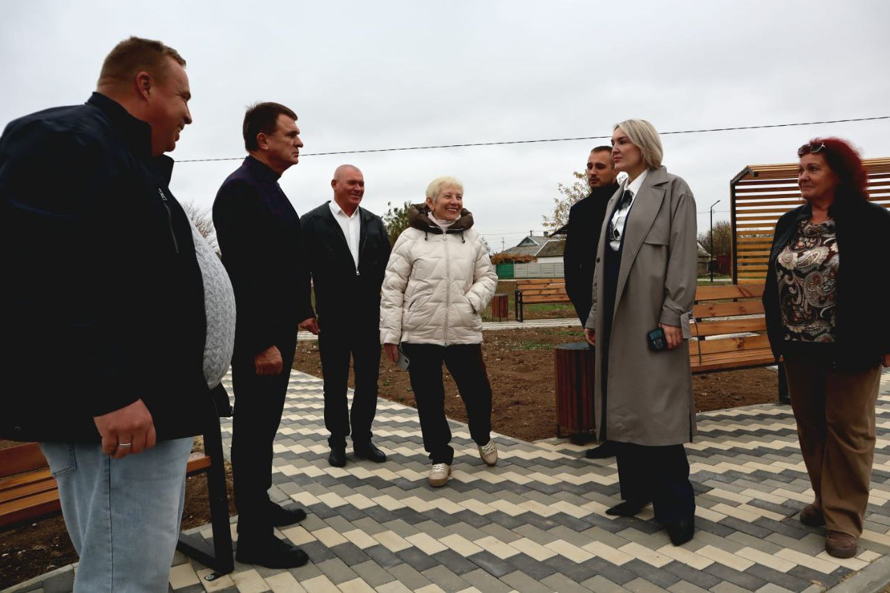 Инна Федоренко: Сегодня провела рабочую выездную встречу с депутатом Государственной Думы Леонидом Ивановичем Бабашовым в селе Луганское Инна Федоренко: Сегодня провела рабочую выездную встречу с депутатом Государственной Думы Леонидом Ивановичем Бабашовым в селе Луганское