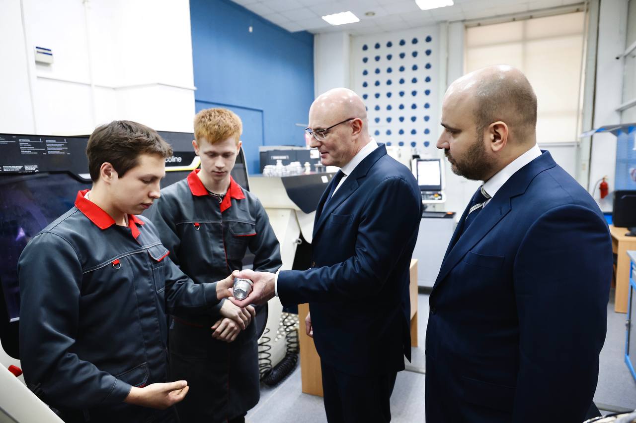 Дмитрий Чернышенко оценил образовательную инфраструктуру Самарской области и пообщался со студентами Дмитрий Чернышенко оценил образовательную инфраструктуру Самарской области и пообщался со студентами