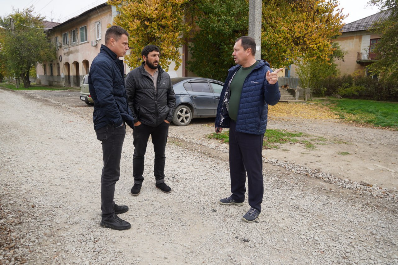 Компания ООО «Доринвест-Крым» завершила работы в микрорайоне Старый Стеклотарный, уложив около 2600 м нового полотна и обустроив тротуары на улицах Урицкого, Карташова, Лоцманской, Северной Компания ООО «Доринвест-Крым» завершила работы в микрорайоне Старый Стеклотарный, уложив около 2600 м нового полотна и обустроив тротуары на улицах Урицкого, Карташова, Лоцманской, Северной