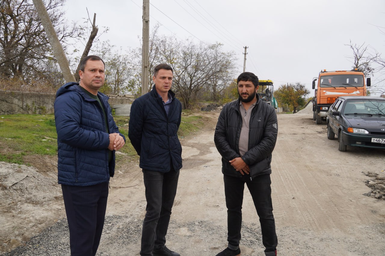 Компания ООО «Доринвест-Крым» завершила работы в микрорайоне Старый Стеклотарный, уложив около 2600 м нового полотна и обустроив тротуары на улицах Урицкого, Карташова, Лоцманской, Северной