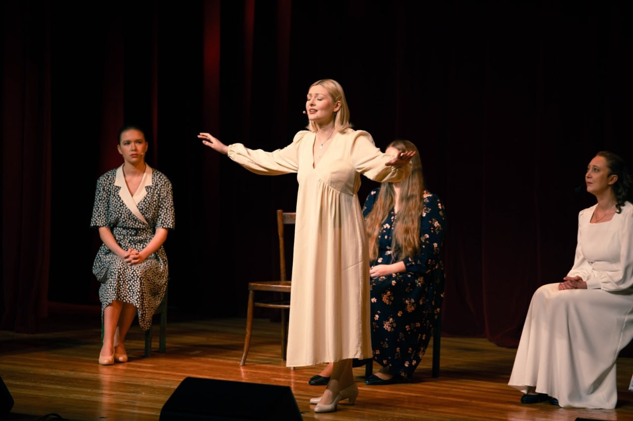 В Следственном комитете состоялся показ литературно-музыкального спектакля «Баллада о женщинах» В Следственном комитете состоялся показ литературно-музыкального спектакля «Баллада о женщинах»