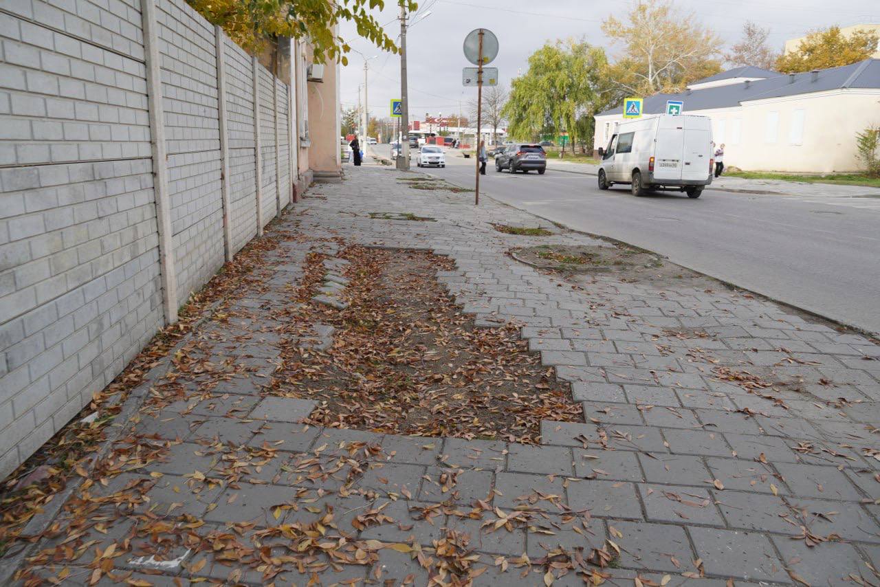 Глава администрации Керчи Олег Каторгин дал поручение специалистам Службы городского хозяйства провести временные восстановительные работы пешеходных зон вдоль улицы Шлагбаумской Глава администрации Керчи Олег Каторгин дал поручение специалистам Службы городского хозяйства провести временные восстановительные работы пешеходных зон вдоль улицы Шлагбаумской