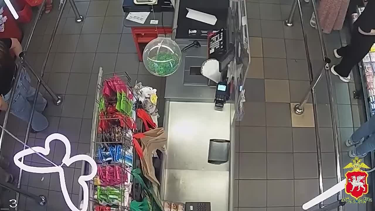 Канцелярия по скидке: украл на 30 тысяч, продал за 10. Мужчина вынес из магазина канцтовары, обманув родственника