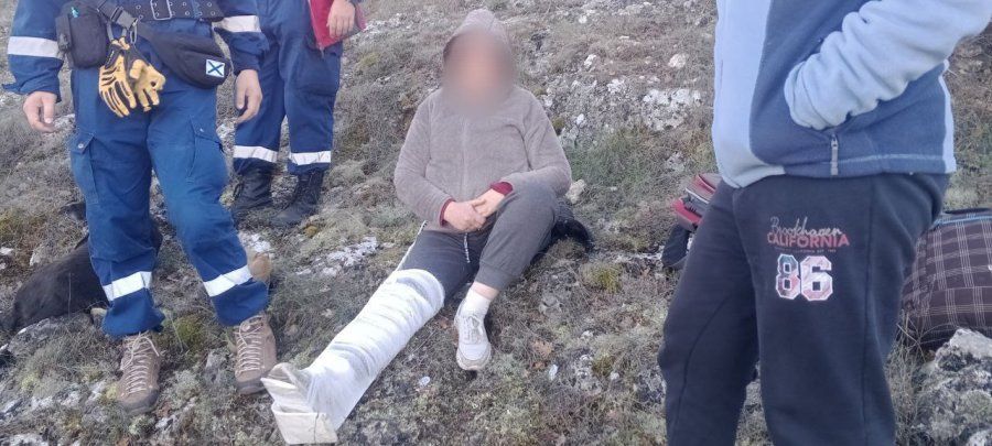 Туристку с травмой ноги эвакуировали с горы Каланых-Кая в Севастополе Туристку с травмой ноги эвакуировали с горы Каланых-Кая в Севастополе