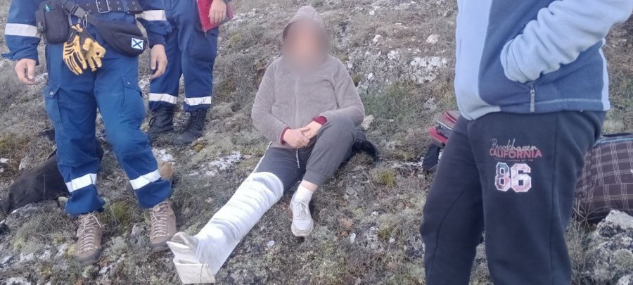 Туристку с травмой ноги эвакуировали с горы Каланых-Кая в Севастополе Туристку с травмой ноги эвакуировали с горы Каланых-Кая в Севастополе