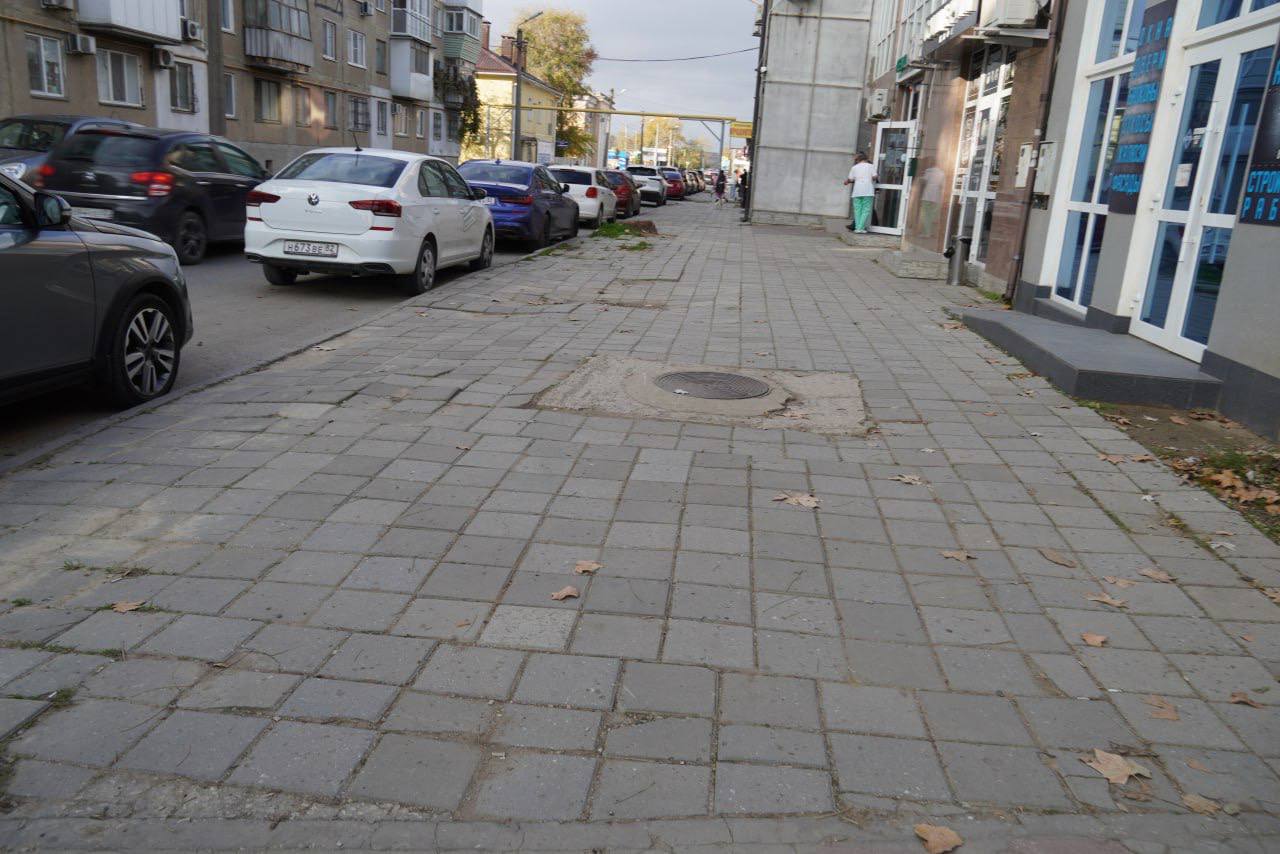 Глава администрации Керчи Олег Каторгин дал поручение специалистам Службы городского хозяйства провести временные восстановительные работы пешеходных зон вдоль улицы Шлагбаумской Глава администрации Керчи Олег Каторгин дал поручение специалистам Службы городского хозяйства провести временные восстановительные работы пешеходных зон вдоль улицы Шлагбаумской