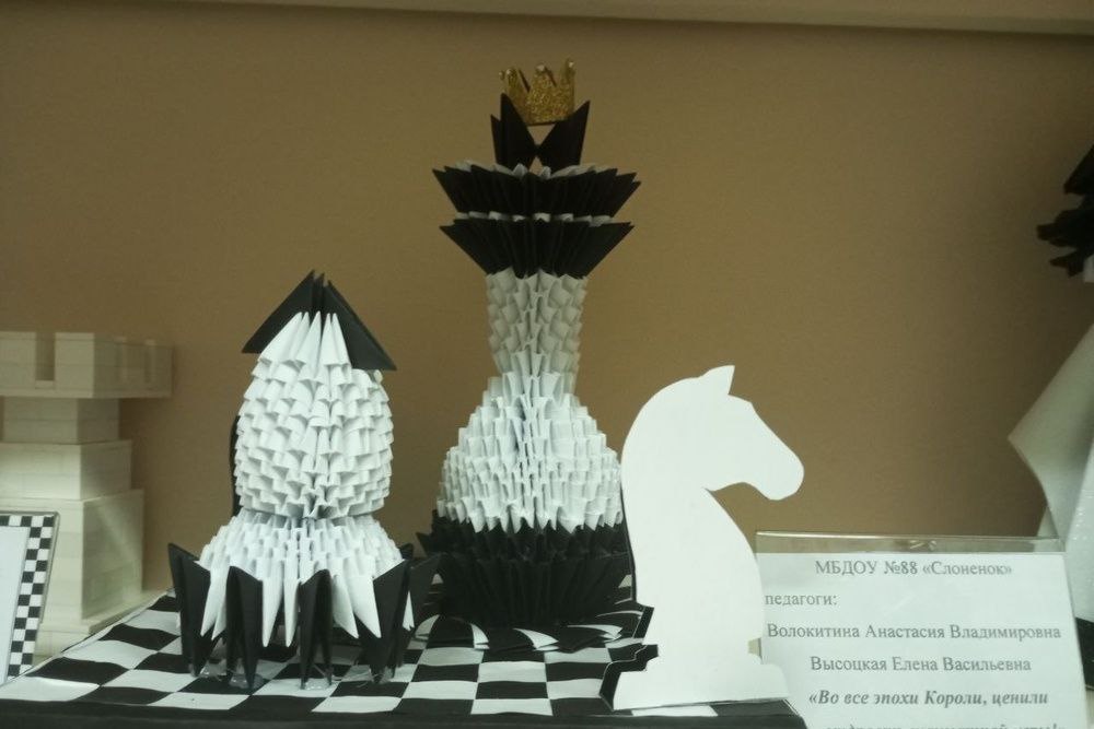 В рамках реализации республиканского проекта «Шахматы в детском саду» с 5 ноября в МБУ ДПО «ИМЦ» стартовала выставка «Шахматная фантазия» В рамках реализации республиканского проекта «Шахматы в детском саду» с 5 ноября в МБУ ДПО «ИМЦ» стартовала выставка «Шахматная фантазия»