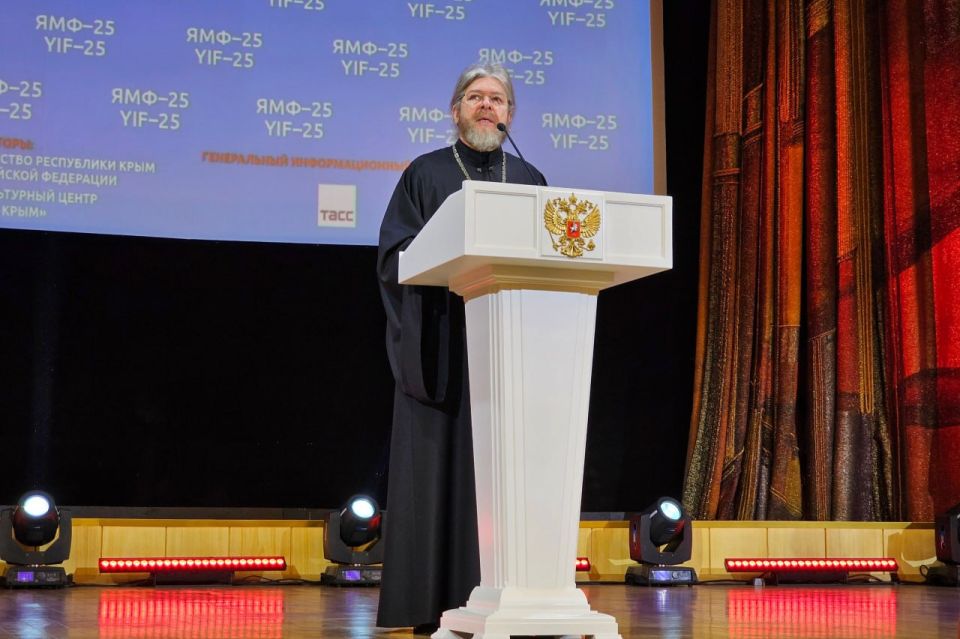 В Ялтинском международном форуме, который проходит в Москве, принимают участие сотни общественных и политических деятелей, журналистов и историков из России и более чем 40 стран мира В Ялтинском международном форуме, который проходит в Москве, принимают участие сотни общественных и политических деятелей, журналистов и историков из России и более чем 40 стран мира