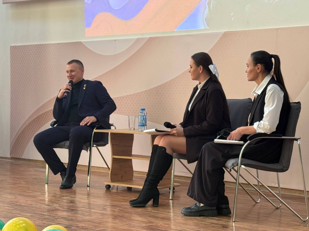 Александр Юрьев: Сегодня в школе №14 города Евпатории, носящей имя Героя Советского Союза Захара Артёмовича Сорокина, состоялась встреча с Героем России Антоном Игоревичем Старостиным Александр Юрьев: Сегодня в школе №14 города Евпатории, носящей имя Героя Советского Союза Захара Артёмовича Сорокина, состоялась встреча с Героем России Антоном Игоревичем Старостиным