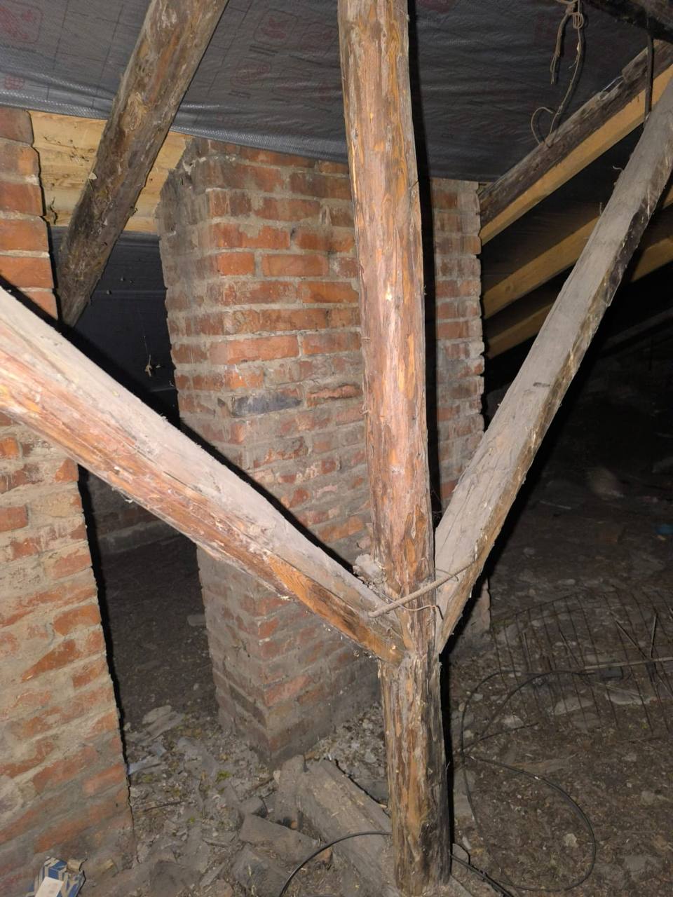 В Ленинском районе по материалам прокуратуры возбуждено уголовное дело о мошенничестве при выполнении капитального ремонта крыш многоквартирных домов В Ленинском районе по материалам прокуратуры возбуждено уголовное дело о мошенничестве при выполнении капитального ремонта крыш многоквартирных домов