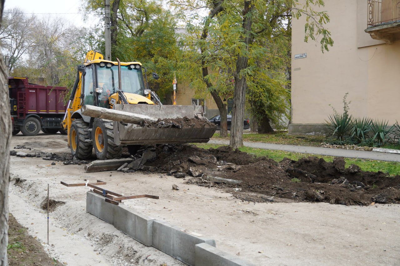 Компания ООО «Доринвест-Крым» завершила работы в микрорайоне Старый Стеклотарный, уложив около 2600 м нового полотна и обустроив тротуары на улицах Урицкого, Карташова, Лоцманской, Северной Компания ООО «Доринвест-Крым» завершила работы в микрорайоне Старый Стеклотарный, уложив около 2600 м нового полотна и обустроив тротуары на улицах Урицкого, Карташова, Лоцманской, Северной