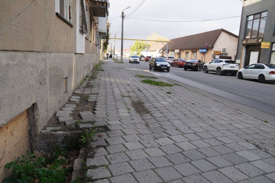 Глава администрации Керчи Олег Каторгин дал поручение специалистам Службы городского хозяйства провести временные восстановительные работы пешеходных зон вдоль улицы Шлагбаумской Глава администрации Керчи Олег Каторгин дал поручение специалистам Службы городского хозяйства провести временные восстановительные работы пешеходных зон вдоль улицы Шлагбаумской