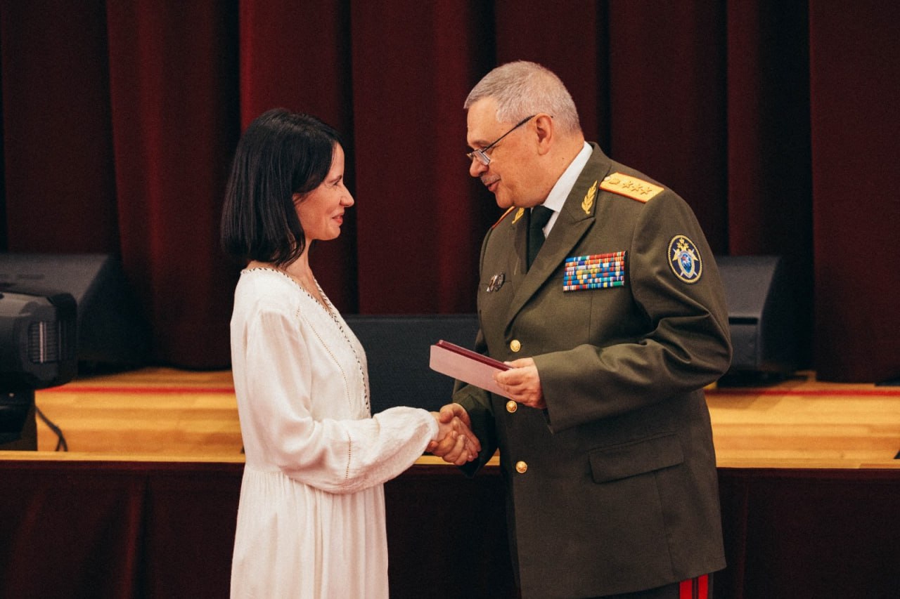 В Следственном комитете состоялся показ литературно-музыкального спектакля «Баллада о женщинах» В Следственном комитете состоялся показ литературно-музыкального спектакля «Баллада о женщинах»