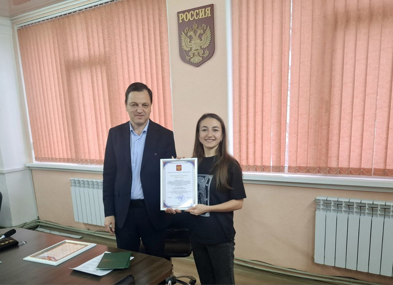 В Госкомнаце Крыма сотрудникам были вручены Благодарности за добросовестное выполнение служебных обязанностей и высокий профессионализм В Госкомнаце Крыма сотрудникам были вручены Благодарности за добросовестное выполнение служебных обязанностей и высокий профессионализм