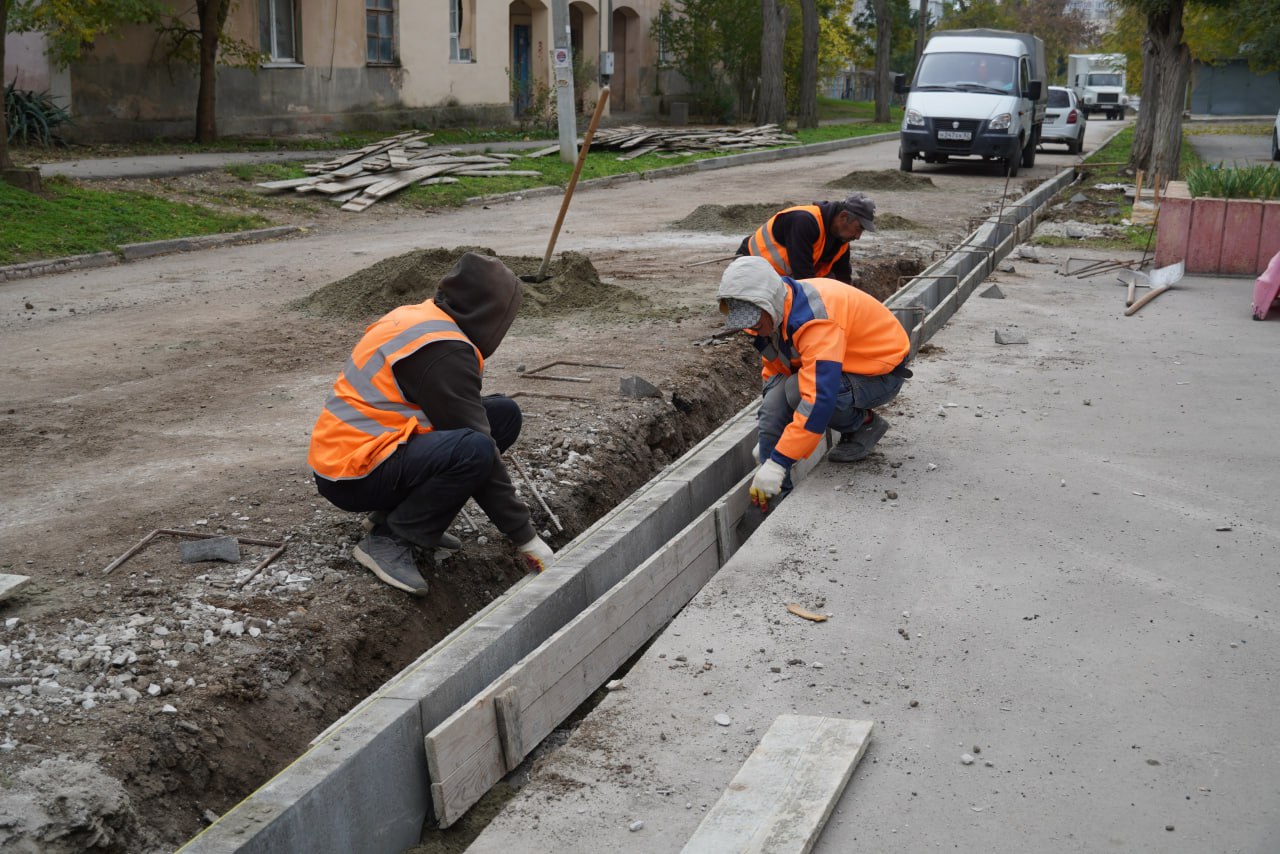 Компания ООО «Доринвест-Крым» завершила работы в микрорайоне Старый Стеклотарный, уложив около 2600 м нового полотна и обустроив тротуары на улицах Урицкого, Карташова, Лоцманской, Северной Компания ООО «Доринвест-Крым» завершила работы в микрорайоне Старый Стеклотарный, уложив около 2600 м нового полотна и обустроив тротуары на улицах Урицкого, Карташова, Лоцманской, Северной