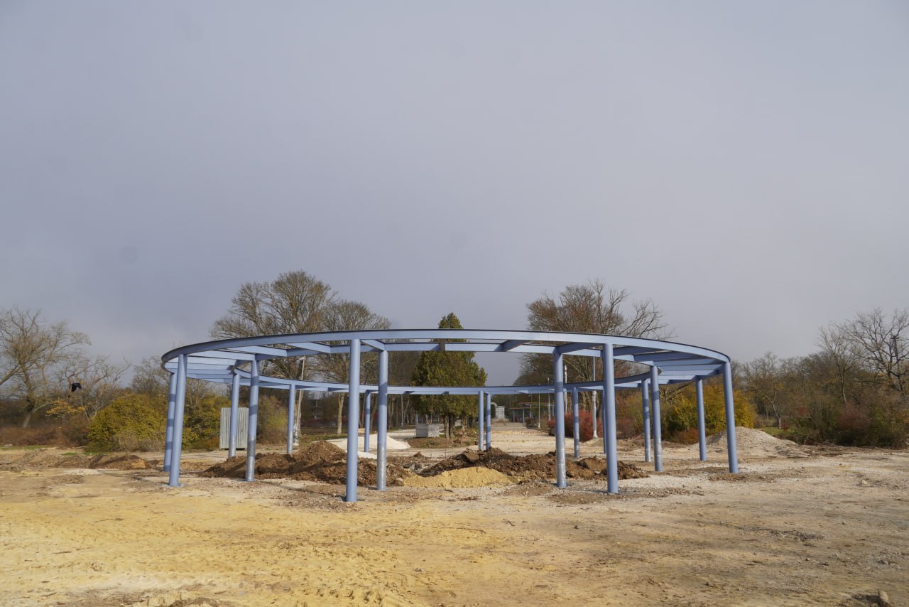 Глава администрации Керчи Олег Каторгин проинспектировал ход благоустройства парка им. Войкова. Выехал на объект, пообщался с подрядчиками Глава администрации Керчи Олег Каторгин проинспектировал ход благоустройства парка им. Войкова. Выехал на объект, пообщался с подрядчиками