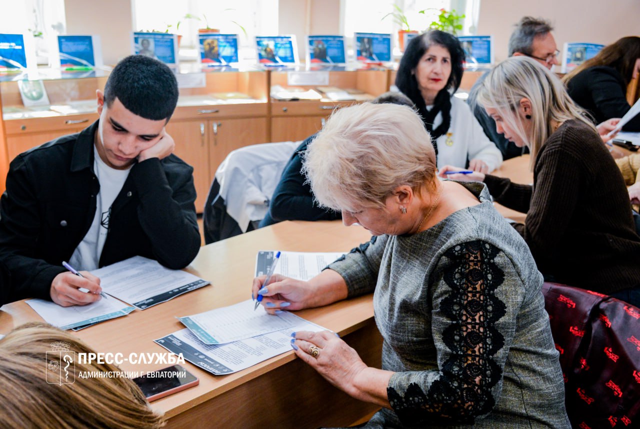 Евпаторийцы написали этнографический диктант Евпаторийцы написали этнографический диктант