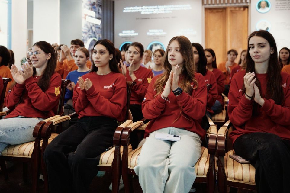 Сотрудники полиции провели на финале Всероссийского конкурса «Большая перемена» тематические встречи Сотрудники полиции провели на финале Всероссийского конкурса «Большая перемена» тематические встречи