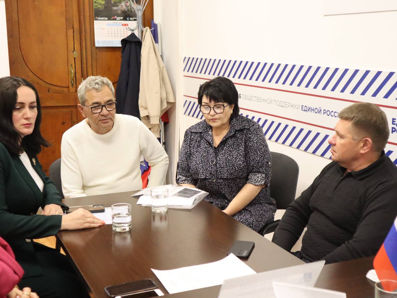 Юрий Нимченко: Сегодня в Штабе общественной поддержки «Единой России» в Республике Крым провёл личный приём граждан совместно с Петровой Ольгой Владимировной Председателем Красногвардейского районного совета Республики Крым Юрий Нимченко: Сегодня в Штабе общественной поддержки «Единой России» в Республике Крым провёл личный приём граждан совместно с Петровой Ольгой Владимировной Председателем Красногвардейского районного совета Республики Крым