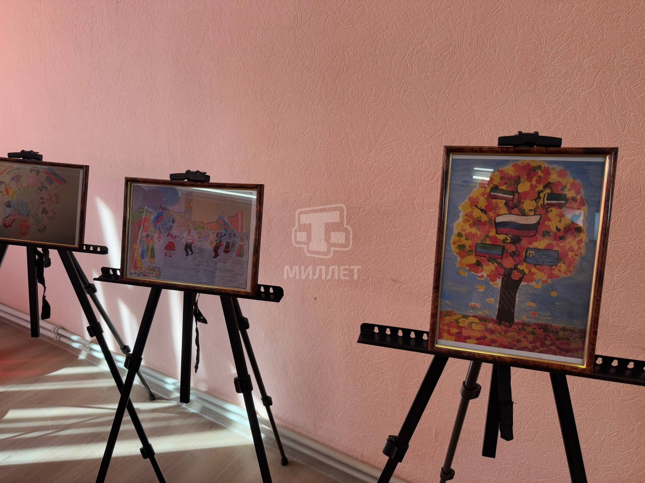 В Симферополе наградили победителей конкурса рисунков ко Дню народного единства «В дружбе народов — единство страны» В Симферополе наградили победителей конкурса рисунков ко Дню народного единства «В дружбе народов — единство страны»