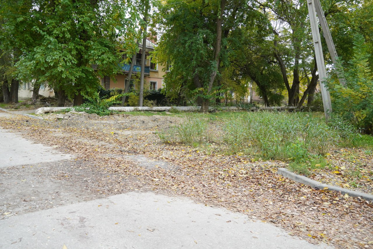 Глава администрации Керчи Олег Каторгин провел выездное совещание с представителями ГУП РК «Вода Крыма» и компании «Мастер-Юг» на ул. Энгельса, где ведется ремонт дороги Глава администрации Керчи Олег Каторгин провел выездное совещание с представителями ГУП РК «Вода Крыма» и компании «Мастер-Юг» на ул. Энгельса, где ведется ремонт дороги