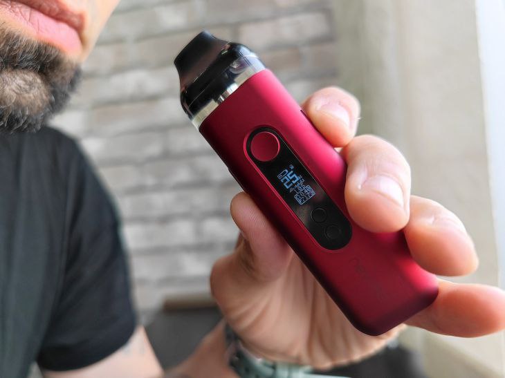 Путин одобрил предложение общественников полностью убрать электронные сигареты с полок магазинов