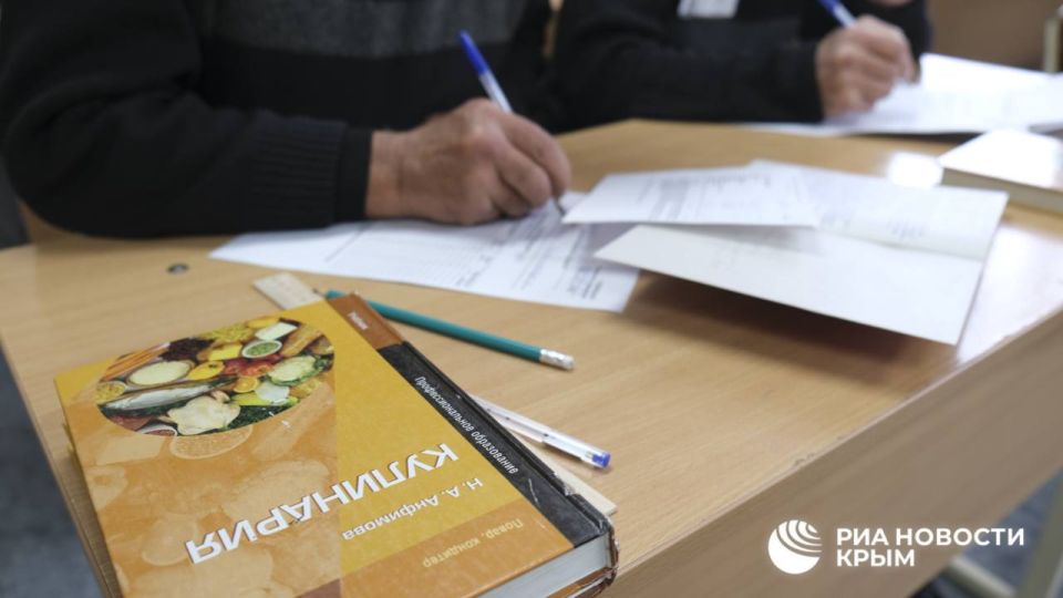 Труд в неволе: какую пользу приносят осужденные в Крыму? Труд в неволе: какую пользу приносят осужденные в Крыму?