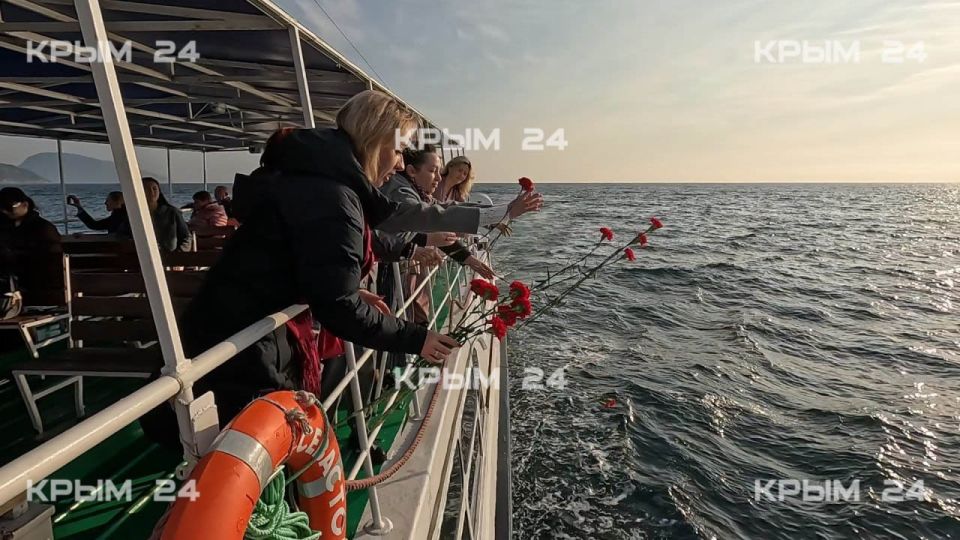 В Ялте прошли мероприятия, посвящённые 84-й годовщине гибели теплохода «Армения» В Ялте прошли мероприятия, посвящённые 84-й годовщине гибели теплохода «Армения»